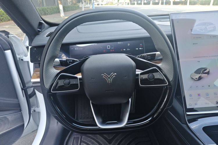 哪吒汽车 哪吒S 2022款 增程版 1160km 后驱中版局部细节13