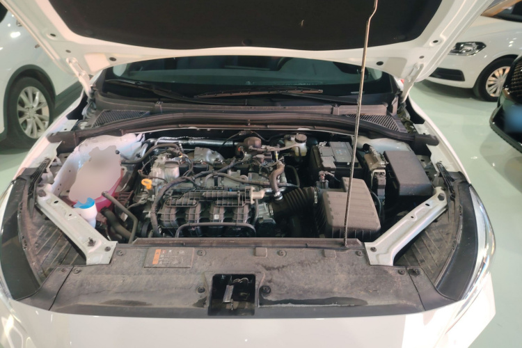 名爵 MG5 2023款 180DVVT 手动风尚版机舱底盘24