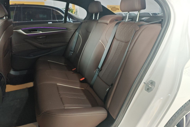 宝马5系 2023款 530Li 领先型 M运动套装中控内饰7004