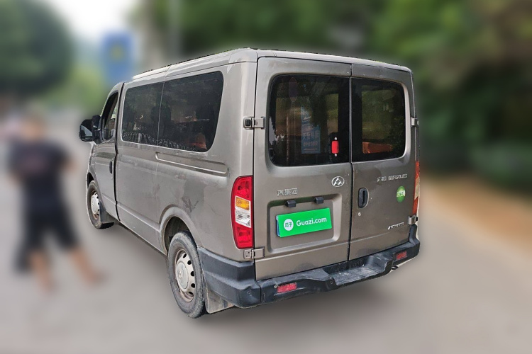 上汽大通MAXUS 新途V80 2017款 2.5T 5挡手动傲运通国IV短轴超低顶5/6/10座车身外观6003