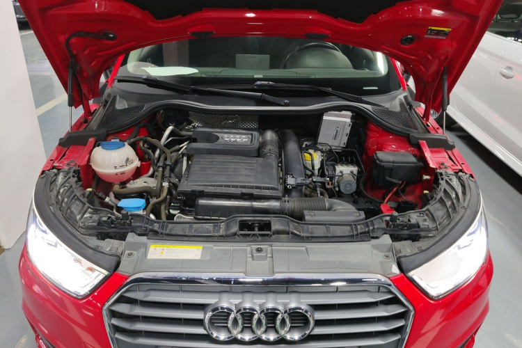 奥迪A1 2016款 30 TFSI Sportback Design风尚版机舱底盘24