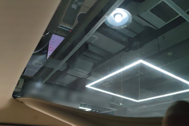 鸿蒙智行 问界M5 2022款 增程四驱性能版局部细节22