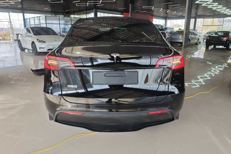 特斯拉 Model Y 2022款 后轮驱动版车身外观6
