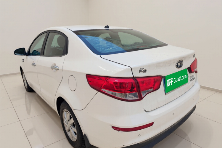 起亚K2 2015款 三厢 1.4L MT GLS车身外观5