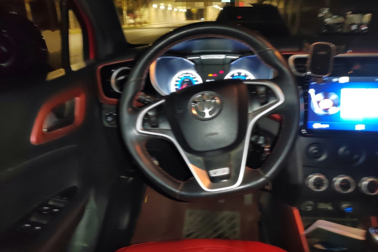 中华V3 2015款 1.5L 手动精英型中控内饰13