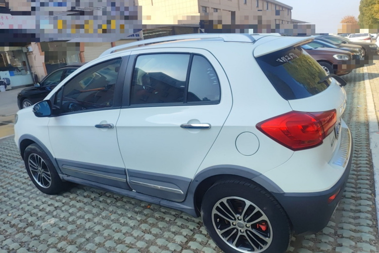 哈弗H1 2015款 1.5L 手动豪华型车身外观4