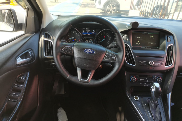 福特 福克斯 2015款 两厢 EcoBoost 180 自动精英型局部细节13