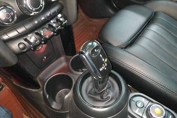 MINI 2018款 1.5T COOPER 经典派 五门版局部细节18