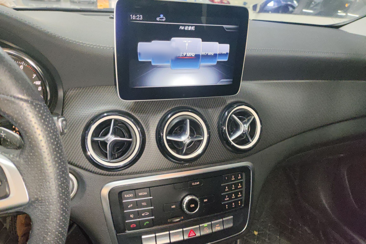 奔驰GLA 2019款 GLA 200 时尚型局部细节16