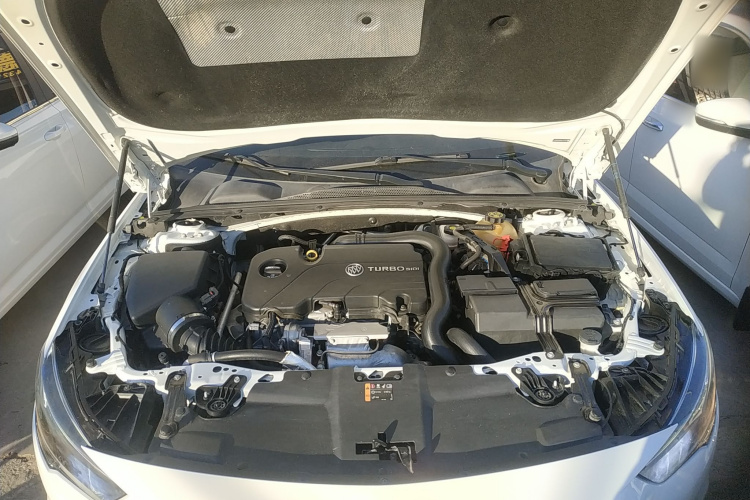 别克 君威 2019款 20T 精英型 国VI机舱底盘24