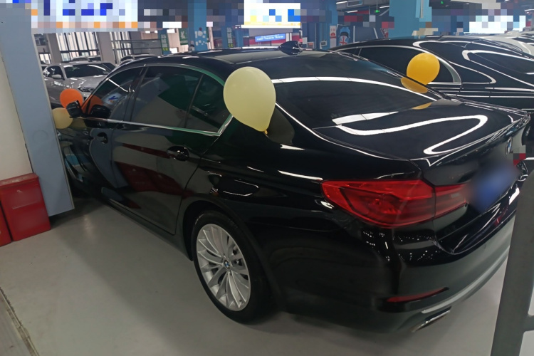 宝马5系 2020款 525Li 豪华套装车身外观4