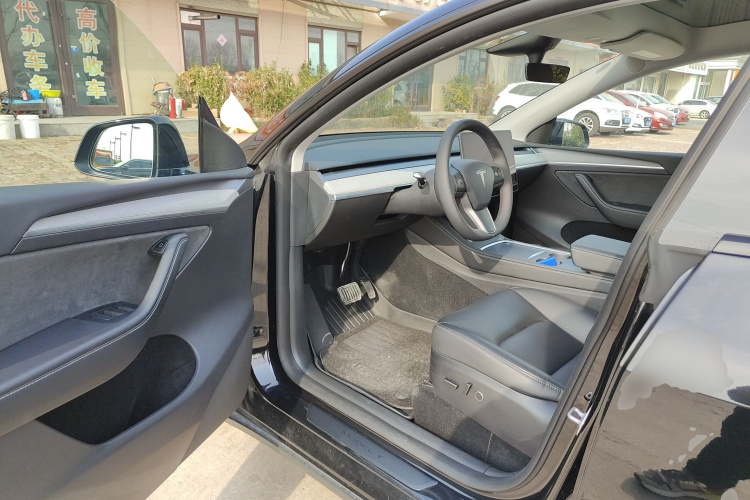 特斯拉 Model Y 2023款 后轮驱动版中控内饰20