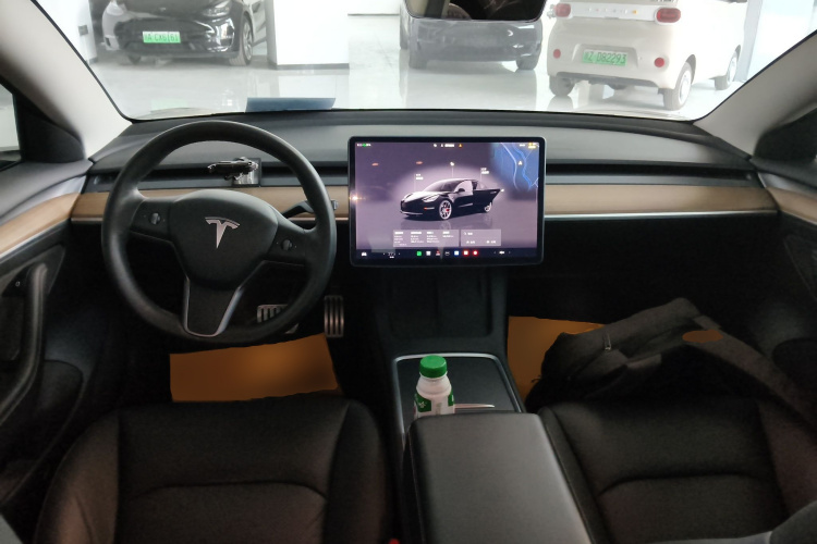 特斯拉 Model 3 2022款 Performance高性能全轮驱动版中控内饰7002