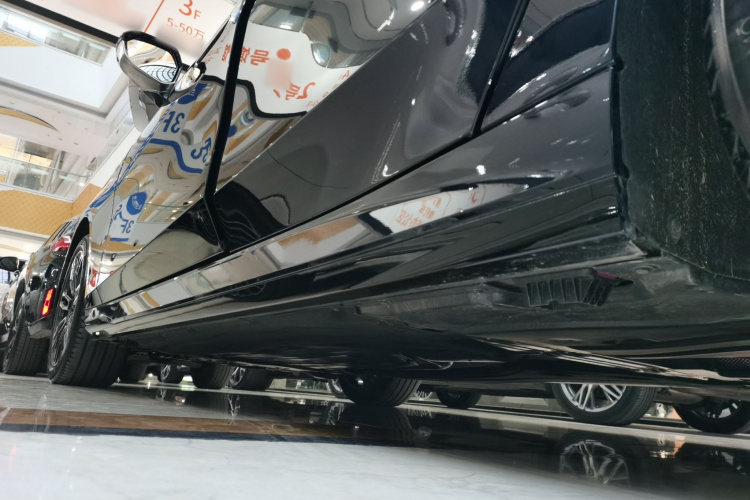 宝马5系 2025款 530Li 领先型 M运动套装局部细节9002