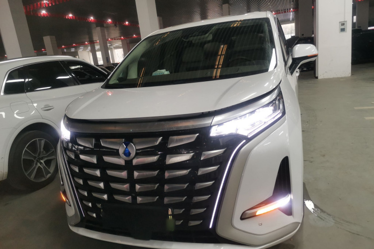 腾势D9 2022款 DM-i 970 四驱旗舰型车身外观2