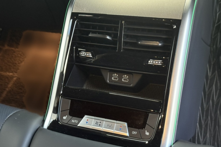 宝马8系 2021款 改款 840i 四门轿跑车 M运动套装中控内饰7003