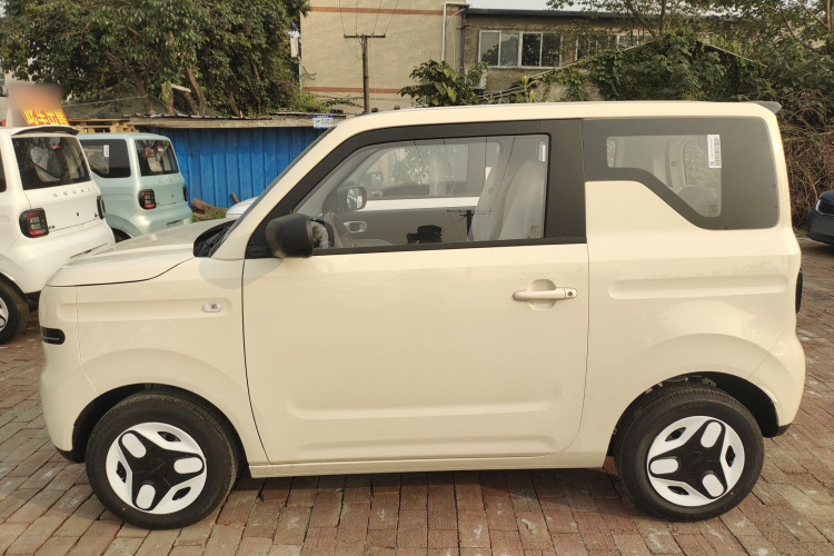 吉利银河 熊猫 2025款 210km 元气熊车身外观4