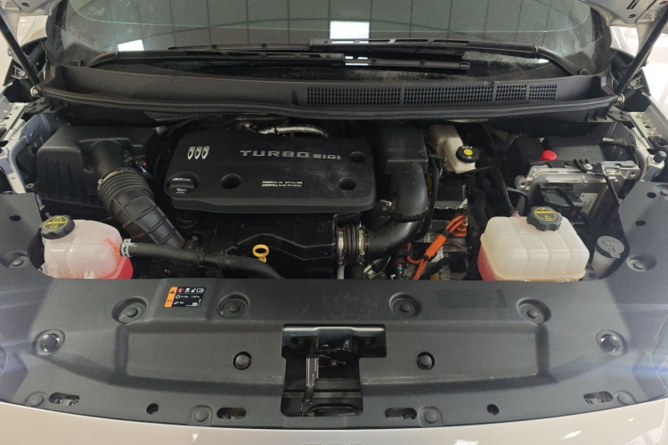 别克GL8新能源 2025款 陆尚 智享版 7座机舱底盘24