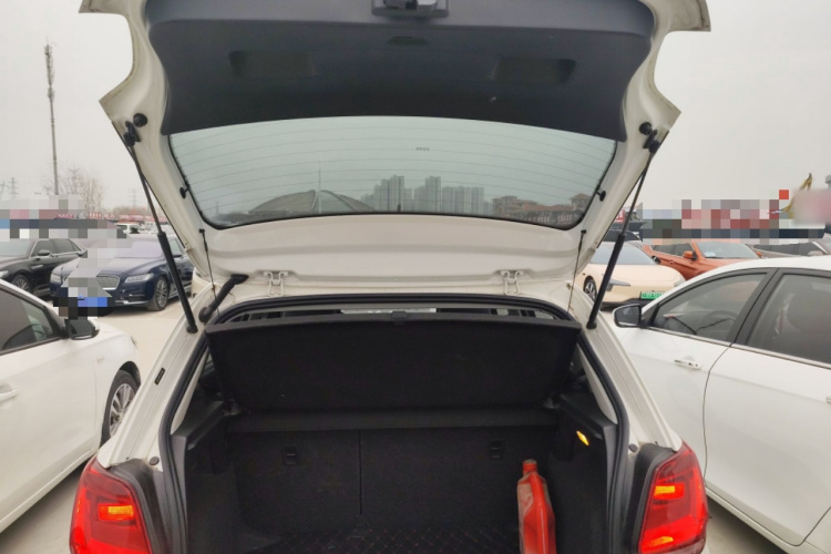 大众 Polo 2016款 1.6L 自动舒适型机舱底盘23