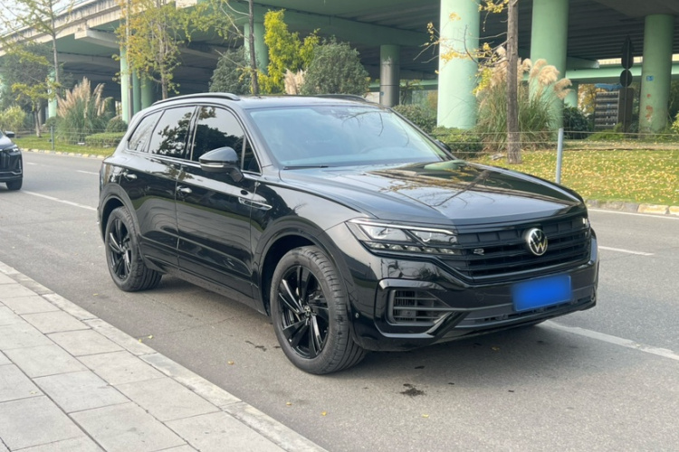 大众 途锐 2022款 3.0TSI 锐享版 曜黑运动套装车身外观6004