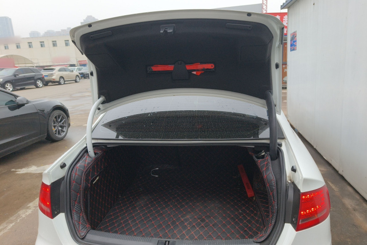 奥迪A4L 2012款 2.0 TFSI 自动标准型机舱底盘23