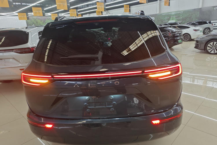 鸿蒙智行 问界M7 2024款 1.5T 智驾四驱Ultra版 6座车身外观6004