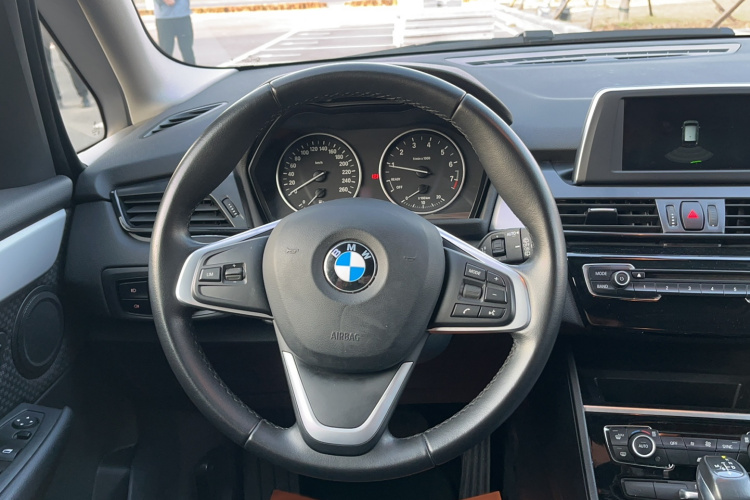 宝马2系多功能旅行车 2015款 218i 领先型局部细节13