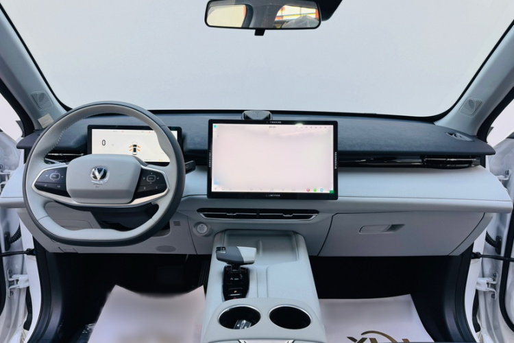 长安UNI-Z新能源 2024款 蓝鲸智电iDD 125km 领先型中控内饰7003