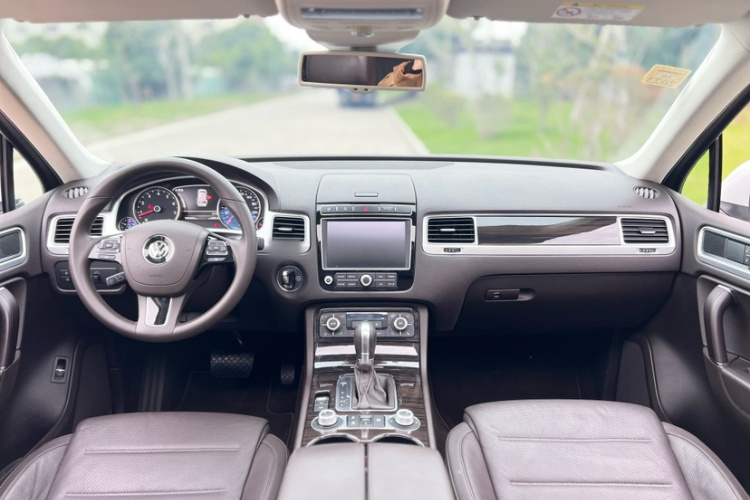 大众 途锐 2015款 3.0TSI 高配型中控内饰7004