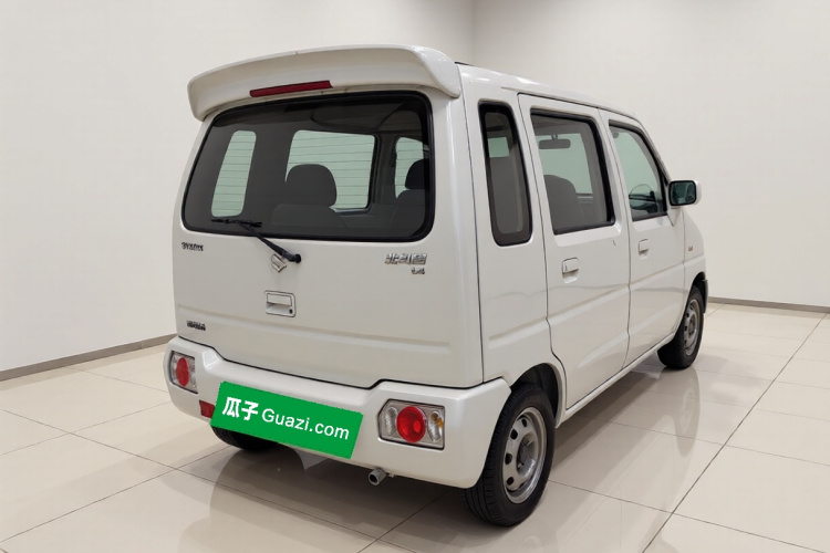 铃木 北斗星 2016款 1.4L 手动超值型车身外观7