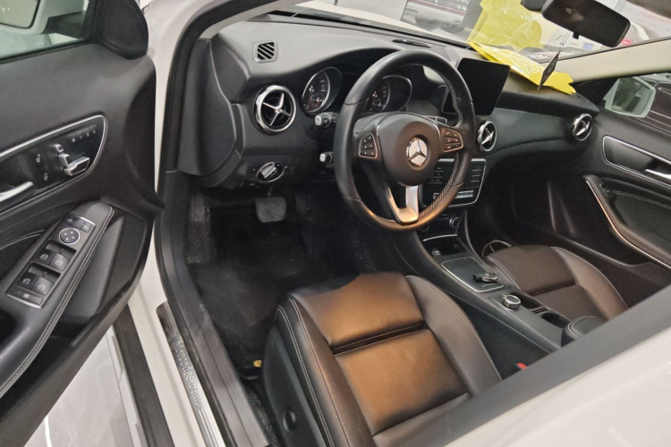 奔驰GLA 2018款 GLA 200 动感型中控内饰20