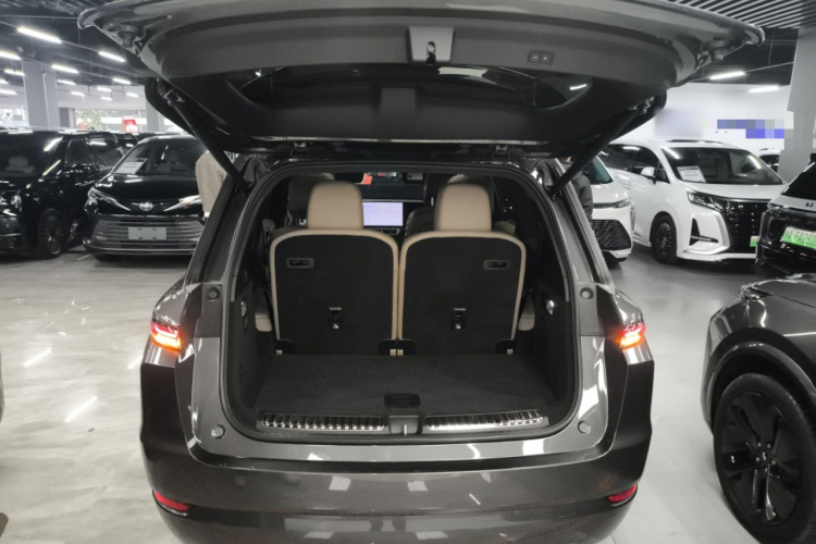 理想汽车 理想L9 2025款 Ultra 智能焕新版机舱底盘23