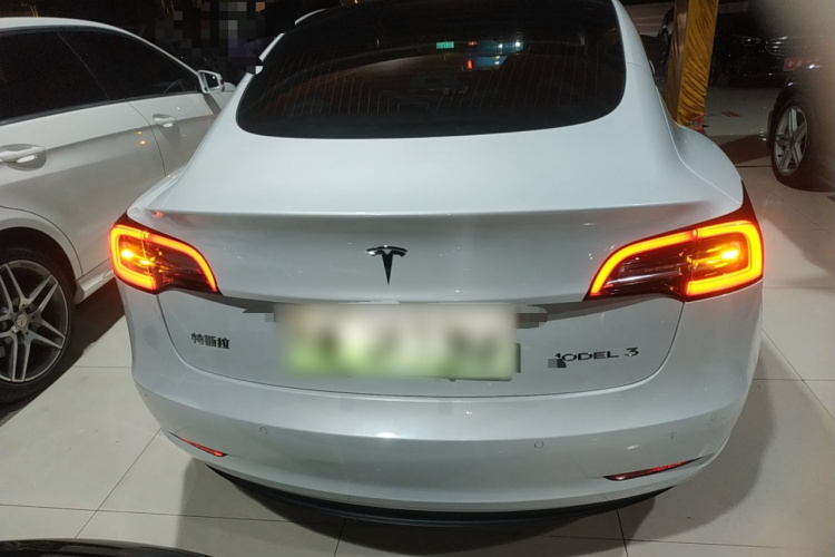 特斯拉 Model 3 2020款 改款 长续航后轮驱动版车身外观6