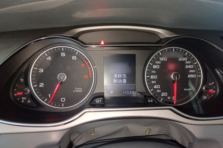 奥迪A4L 2016款 35 TFSI 典藏版 自动标准型局部细节14