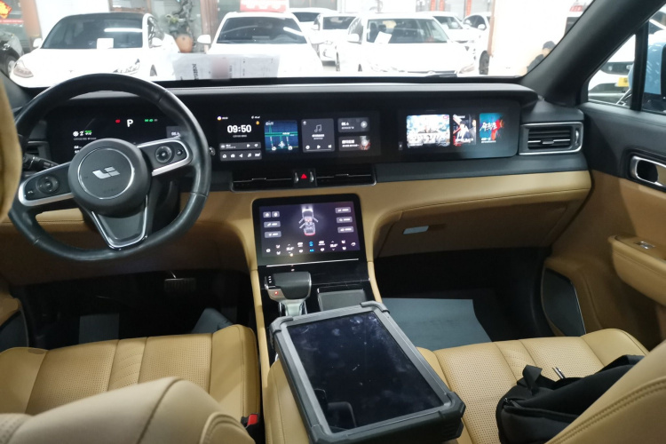 理想汽车 理想ONE 2020款 增程6座版中控内饰12