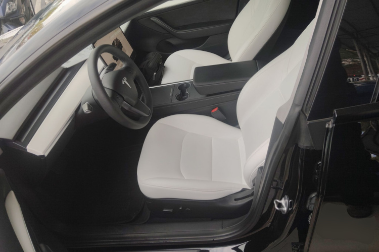 特斯拉 Model 3 2022款 后轮驱动版中控内饰19