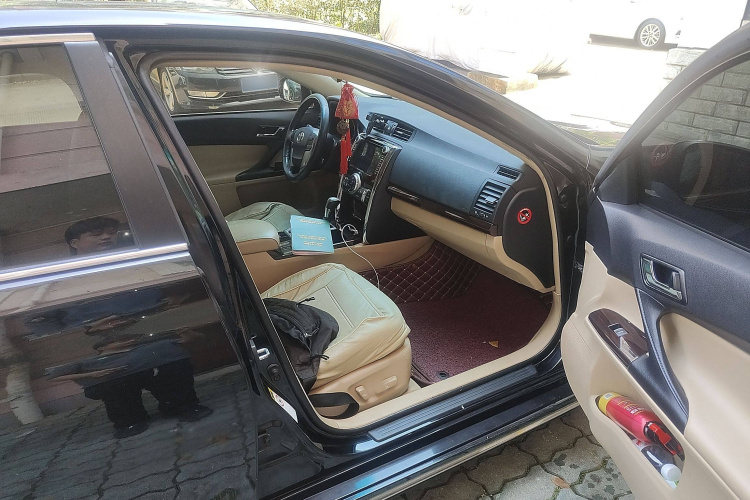 丰田 锐志 2012款 2.5V 风度菁英炫装版局部细节9005