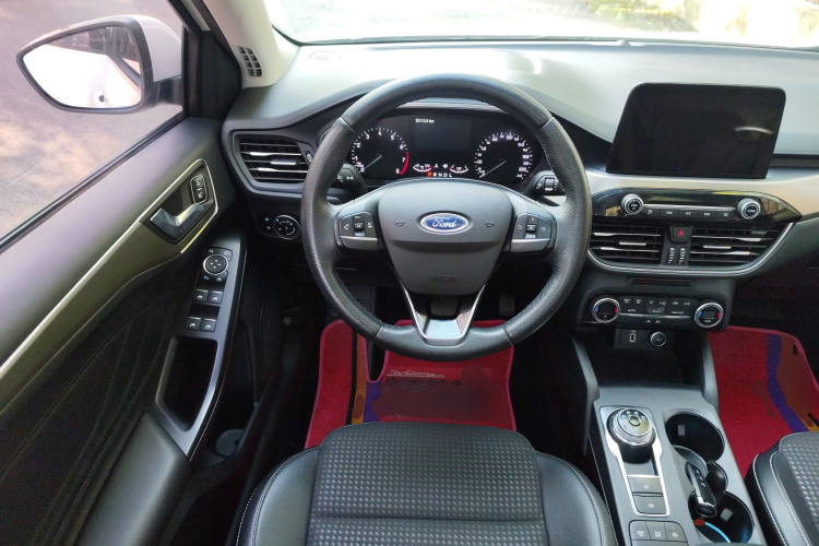 福特 福克斯 2020款 三厢 EcoBoost 180 自动锋潮型中控内饰13