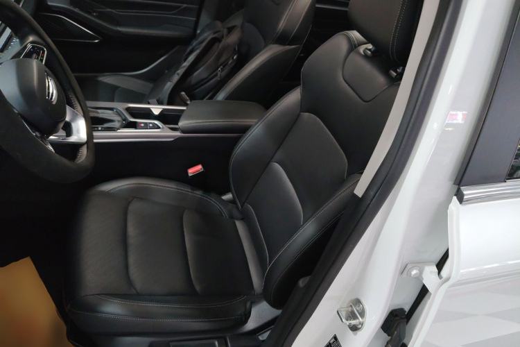 吉利汽车 帝豪 2022款 第4代 1.5L CVT尊贵型局部细节19