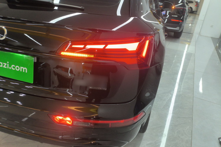 奥迪Q5L 2025款 45周年典藏版 45 TFSI 豪华动感型车身外观9