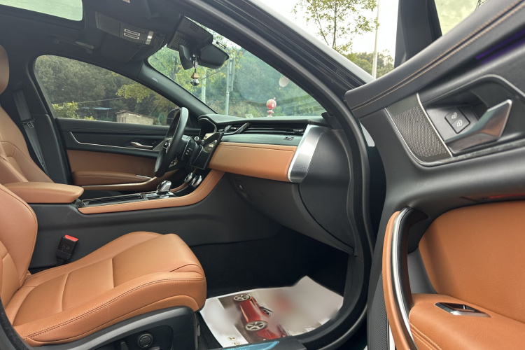 捷豹XFL 2022款 XFL 2.0T P250 两驱精英运动版中控内饰7007