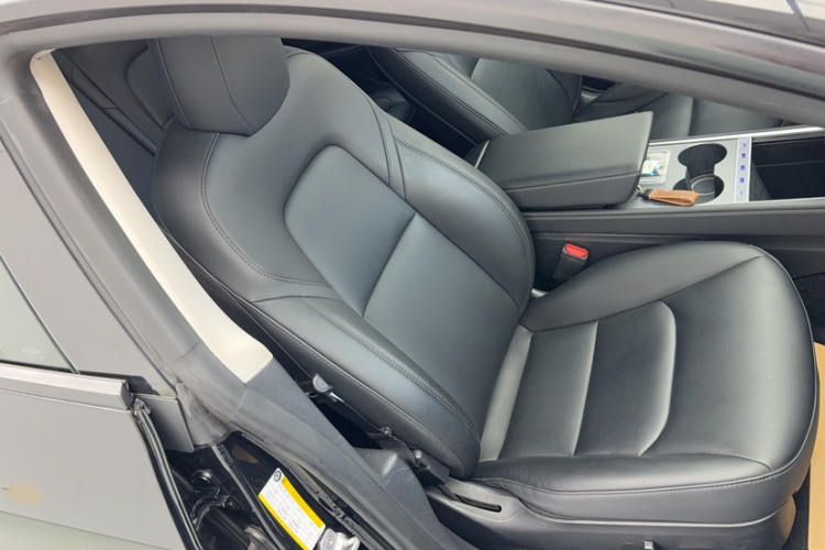 特斯拉 Model 3 2022款 后轮驱动版中控内饰7009
