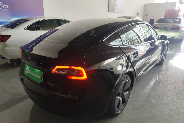 特斯拉 Model 3 2022款 后轮驱动版车身外观7
