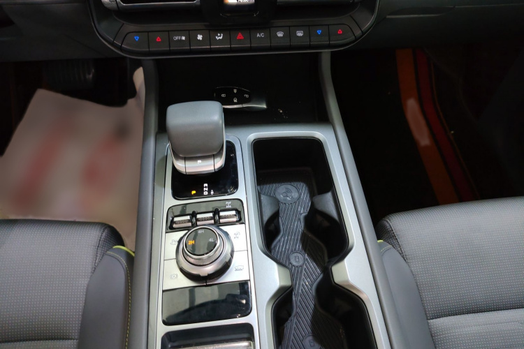 北京BJ40 2024款 2.0T 全新刀锋英雄版 攀登者局部细节18