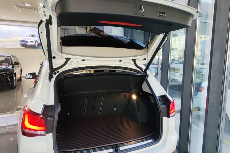 宝马X1 2022款 sDrive25Li 领先型机舱底盘23