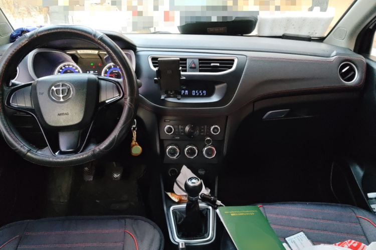 中华V3 2016款 1.5L 手动舒适型中控内饰12