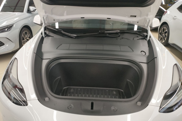 特斯拉 Model Y 2021款 长续航全轮驱动版机舱底盘24