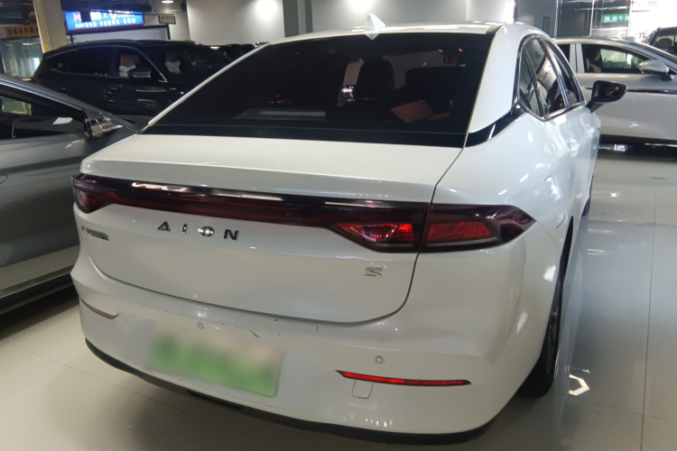 埃安 AION S 2023款 魅 580 磷酸铁锂车身外观7