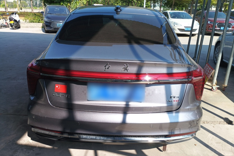 红旗H5 2023款 2.0T 自动智联旗畅版车身外观6