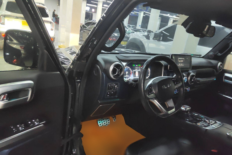 北京BJ40 2020款 2.0T 自动四驱城市猎人版至尊型中控内饰20